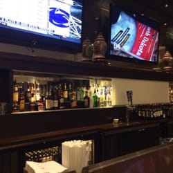 Skylight Bistro & Wine Bar - Hotel lobby bar
