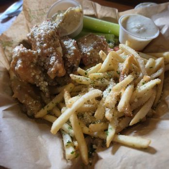 Manitou Brewing - Wings and Truffle Fries - Breweries Near Me - Manitou Springs, Colorado