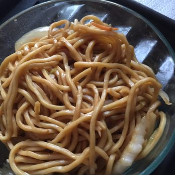 Yang's Kitchen - Vegetable lo mein with no vegetables! Well, very little onions. - Chinese Near Me - Rutland, Massachusetts