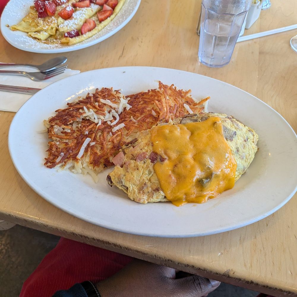 Stacked - Meat lovers omelette with hashbrowns - Breakfast & Brunch Near Me - Oak Lawn, Illinois Stacked - Meat lovers omelette with hashbrowns - Breakfast & Brunch Near Me - Oak Lawn, Illinois