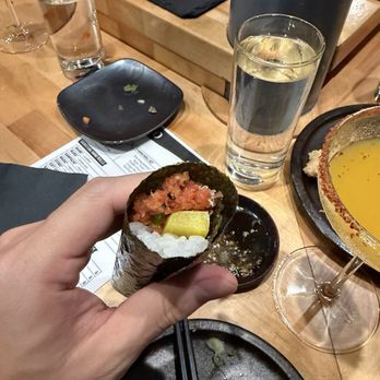 Sugo Hand Roll Bar - Spicy tuna roll - Sushi Bars Near Me - Seattle, Washington