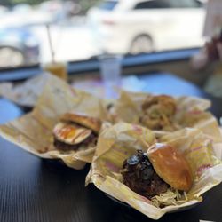Yume Japanese Burger Cafe - Ojai burger, topa topa burger,classic burger