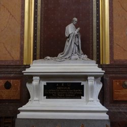 Cathédral Saint-Pierre de Rennes - Cardinal Brossay Saint Marc sculpté par Jean Marie Valentin en 1883.