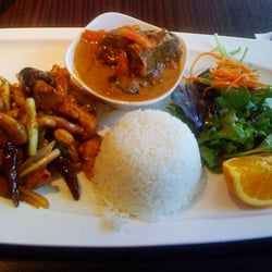 Kacha Thai Bistro - Lunch combo, with cashew chicken and panang curry with beef.