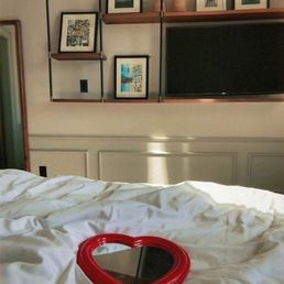 Feminine, minimalist, chic and brightly lit room Feminine, minimalist, chic and brightly lit room