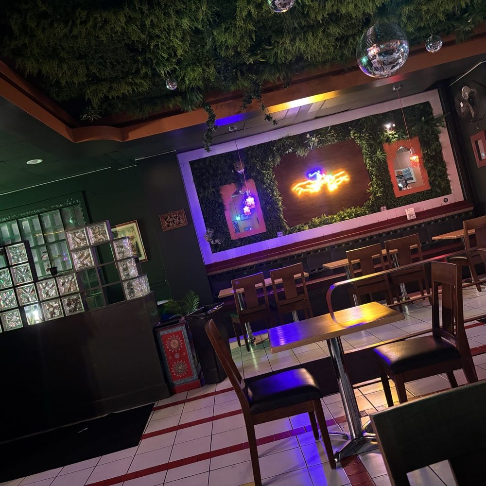 Traphouse Caribbean - Inside funky vibe was perfectly fun - Caribbean Near Me - Austin, Texas Traphouse Caribbean - Inside funky vibe was perfectly fun - Caribbean Near Me - Austin, Texas