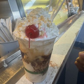 Monterey Bay Creamery - Salted caramel sundae - Ice Cream & Frozen Yogurt Near Me - Monterey, California Monterey Bay Creamery - Salted caramel sundae - Ice Cream & Frozen Yogurt Near Me - Monterey, California