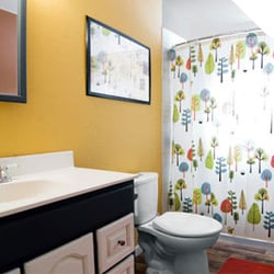 Mt High Beds - Guest bathroom.