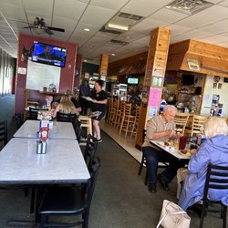 Cork Pine and Saloon Eatery - Dining room