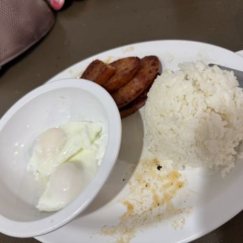 Eggs 'n Things - Waikiki Beach Eggspress - Eggs and meat. Poached eggs and Portuguese sausage - Breakfast & Brunch Near Me - Honolulu, Hawaii
