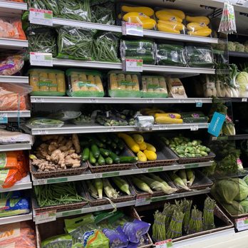 Publix - a display of vegetables in a grocery store - Grocery Near Me - Stockbridge, Georgia