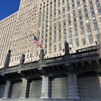 Chicago River Boat Architecture Tours - Riverwalk buildings - Architectural Tours Near Me - Chicago, Illinois