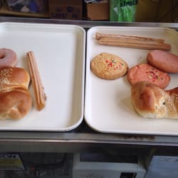 Rainbow Bakery - Churros c/ caramelo (w/ caramel), pan enchilada c/ queso (bread stuffed w/ cheese and chilies), donuts y cookies.
