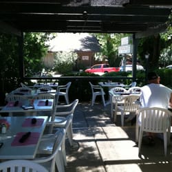 Julian Grille - Shaded and relaxing outdoor patio