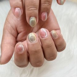 Venetian Nail Spa - Cat eye with two nail color on each nail