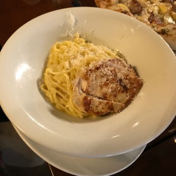 Osteria Rago - Fettuccine Alfredo with Chicken Breast (8 oz) - Italian Near Me - Bloomington, Indiana