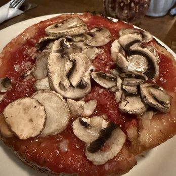 Pizzeria Uno - Pizza Near Me - Chicago, Illinois