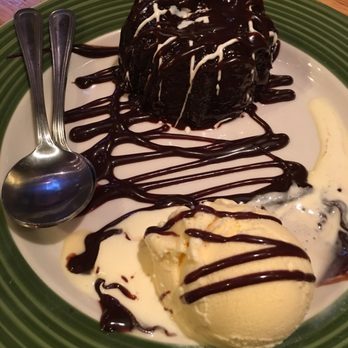 Applebee's Grill + Bar - Triple chocolate meltdown - American Near Me - Staten Island, New York