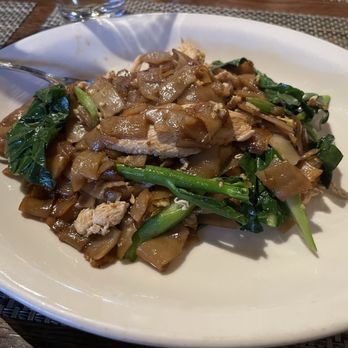 Lers Ros Thai - Pad See Ew with Chicken - Thai Near Me - San Francisco, California Lers Ros Thai - Pad See Ew with Chicken - Thai Near Me - San Francisco, California