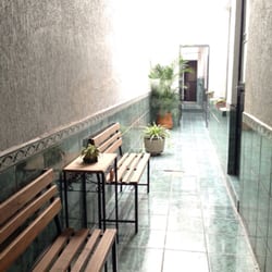 Hostal Menavi - Tienen dos accesos diferentes a dos tipos de habitaciones