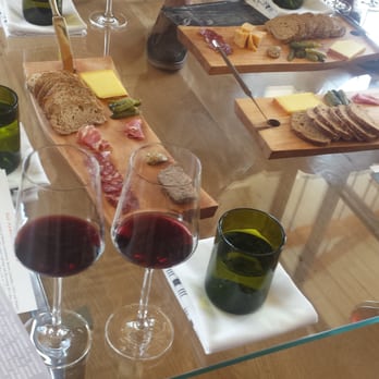 Lost Mountain Vineyards - Wineries Near Me - Delaplane, Virginia