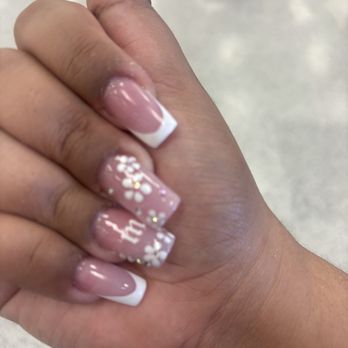 Crown Nails - Nail Salons Near Me - North Highlands, California