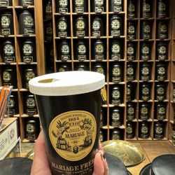 Mariage Frères - Can order freshly brewed tea (hot/cold)
