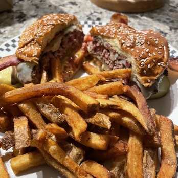 Harry & Izzy's - Prime Steakburger & they didn't skimp on the fries! - Steakhouses Near Me - Indianapolis, Indiana Harry & Izzy's - Prime Steakburger & they didn't skimp on the fries! - Steakhouses Near Me - Indianapolis, Indiana