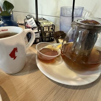 Honeybear Cafe - Enchanted mint tea - Breakfast & Brunch Near Me - Chicago, Illinois Honeybear Cafe - Enchanted mint tea - Breakfast & Brunch Near Me - Chicago, Illinois