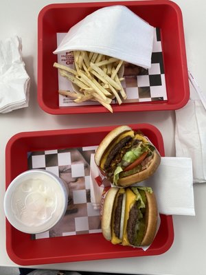 In-N-Out Burger by null