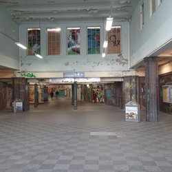 Bahnhof Magdeburg-Buckau - Bahnhofshalle im Sommer 2022.