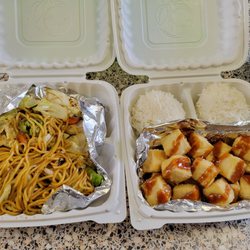 Yoshi Teriyaki & Asian Fusion - Vegitable Yakisoba and Teriyaki Tofu, both were amazing. I appreciated that the noodles didn't clump together yet it wasn't greasy.