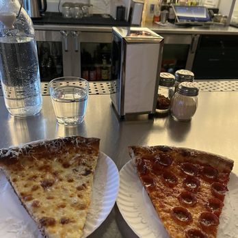 Stretch Pizza - White pizza and pepperoni pizza - Pizza Near Me - New York, New York Stretch Pizza - White pizza and pepperoni pizza - Pizza Near Me - New York, New York