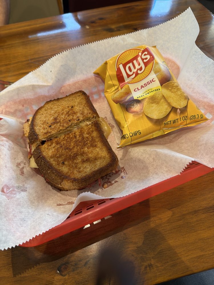 T & J's Dairy Barn Logo