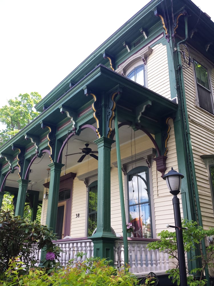 LEWIS HOUSE BED & BREAKFAST Updated September 2024 38 E High St