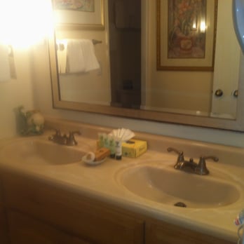 Papakea Resort - Bathroom in Unit H-201 - Resorts Near Me - Lahaina, Hawaii