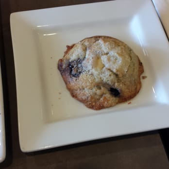 Moena Café - Homemade blueberry cream cheese scone - Cafes Near Me - Honolulu, Hawaii