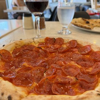 Del Lusso - Good amount of pepperoni, with a nice taste - Pizza Near Me - Carlsbad, California