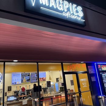 Magpies Softserve - Outside entrance - Ice Cream & Frozen Yogurt Near Me - Los Angeles, California