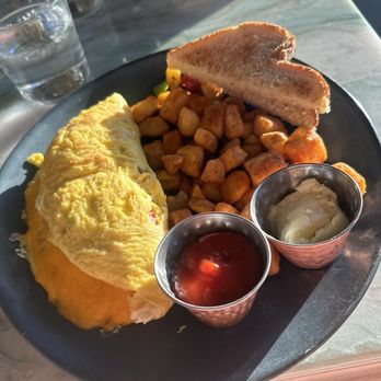 Sheraton Phoenix Downtown - Breakfast at the restaurant downstairs - Hotels Near Me - Phoenix, Arizona