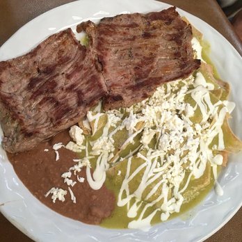 La Casita - La Ranchera: flank steak with chilaquiles. Pretty good! - Breakfast & Brunch Near Me - Cadereyta de Montes, QUE