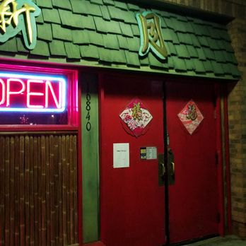 New Moon Restaurant - Front entrance at nighttime for New Moon Chinese - Chinese Near Me - Macomb Twp, Michigan