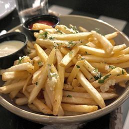 Parmesan Garlic Truffle Fries | More truffle and I loved the pungency combined with the garlic and parmesan. [Food is from Craft House]