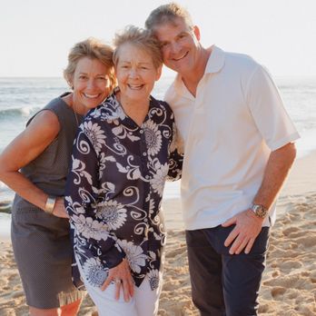 YAYA VISUALS - Family portrait photography at Diamond Head beach, Oahu - Session Photography Near Me YAYA VISUALS - Family portrait photography at Diamond Head beach, Oahu - Session Photography Near Me