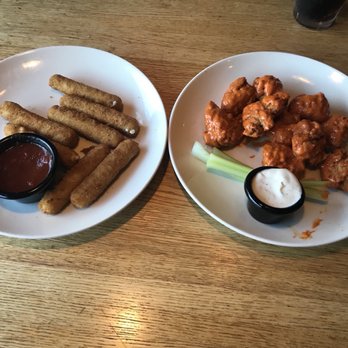 Applebee's Grill + Bar - Happy Hour! Mozzarella sticks and buffalo boneless wings. - American Near Me - Azusa, California