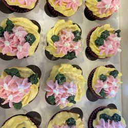 Dee's GF Cookie Company - Gluten-free Cupcakes
