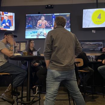 Buffalo Wild Wings - Manager standing in my way - Chicken Wings Near Me - Longmont, Colorado