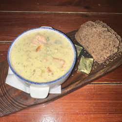 Man O' War - BARNAGEERAGH MUSSEL & CLAM CHOWDER