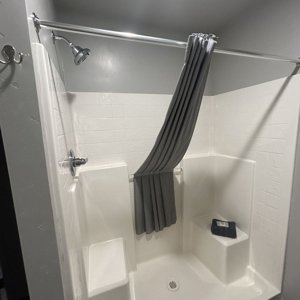 Americana Modern Hotel - walkin shower - Hotels Near Me - Redding, California Americana Modern Hotel - walkin shower - Hotels Near Me - Redding, California