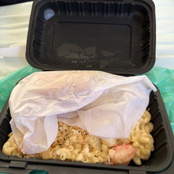 Third Alarm Diner - Lobster mac & cheese with a bread roll - Diners Near Me - Sanford, Maine